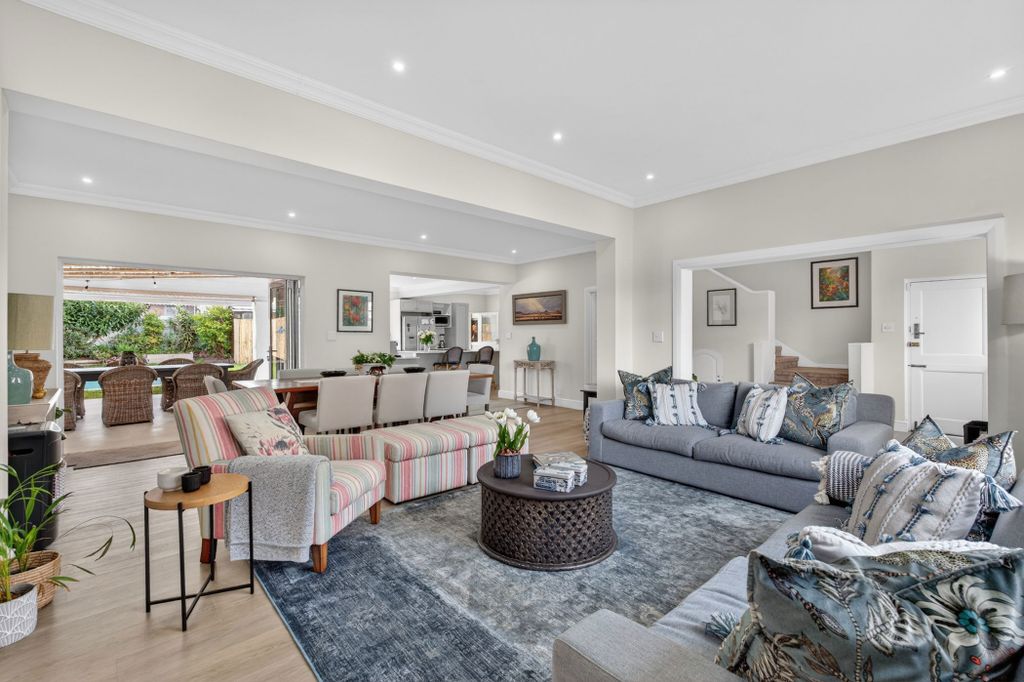 Property photo 2 of 57 Kw1740335