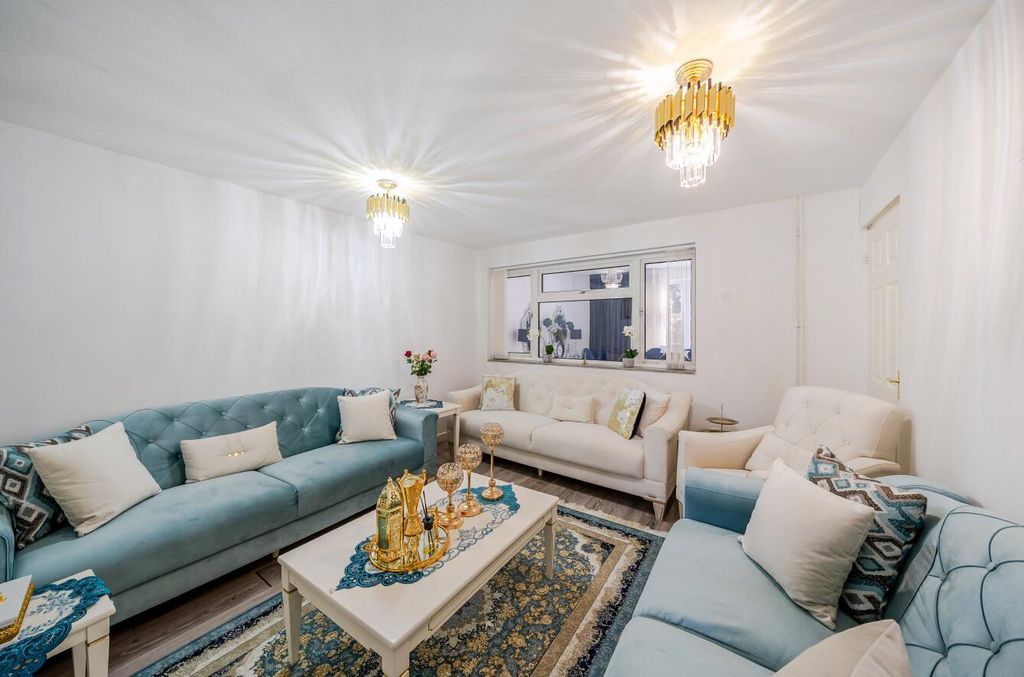 Property photo 2 of 9 Davidson Frost-Wellings Dfw, Robb Road, Living Are