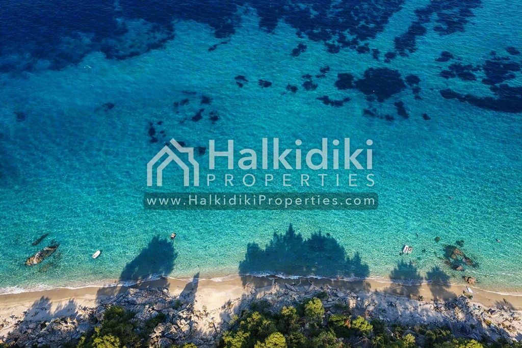 Property photo 1 of 12 Land Halkidiki Vourvourou