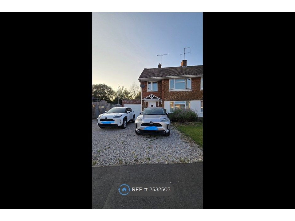 Property photo 2 of 12 Driveway Parking For 3 Cars