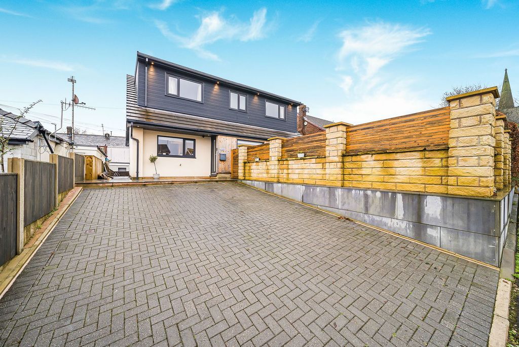 Property photo 2 of 52