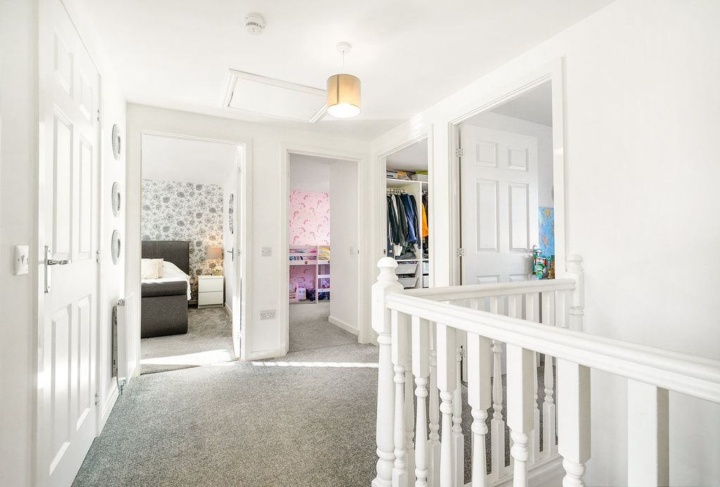 Property photo 2 of 31