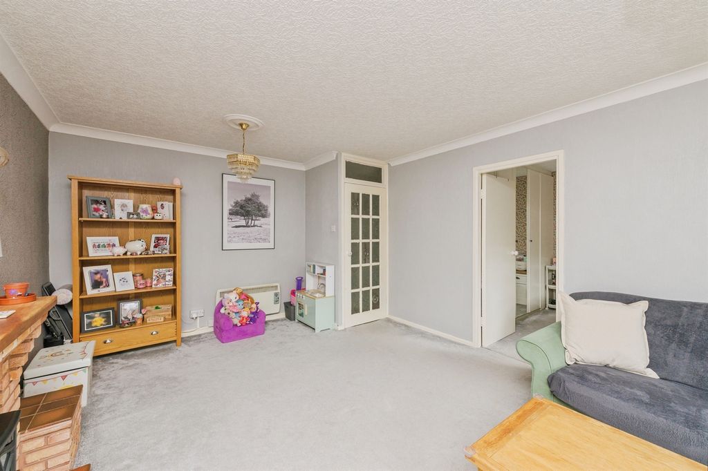Property photo 2 of 17