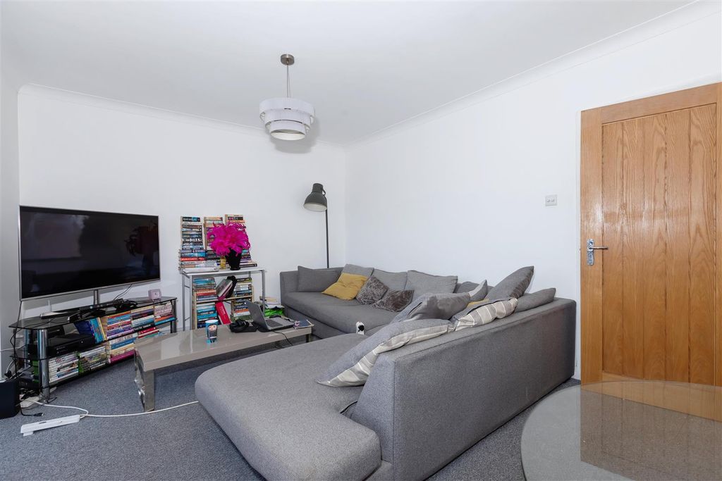 Property photo 2 of 9 Willow House_6.Jpg