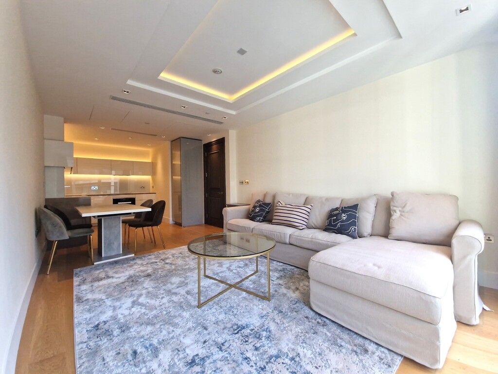Property photo 1 of 13 Lounge