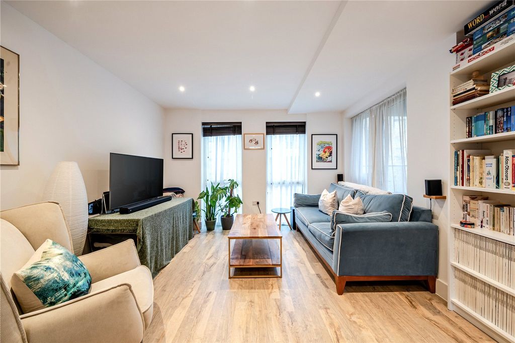 Property photo 2 of 17 Picture No. 16