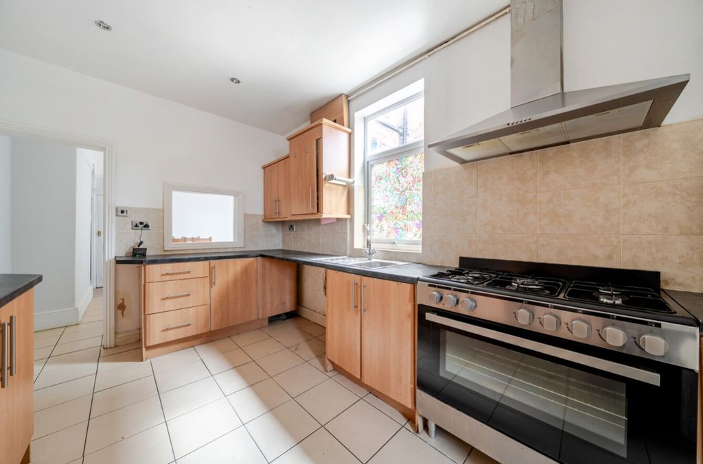 Property photo 3 of 20 22-6A67449E9A8Ac-1498309-19Fa36174799A-22-22