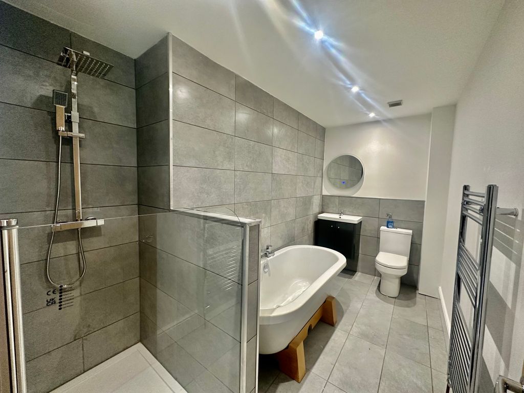 Property photo 3 of 6 Bathroom