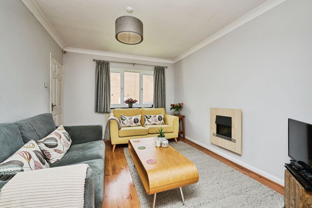 Property photo 3 of 14 Sitting Room