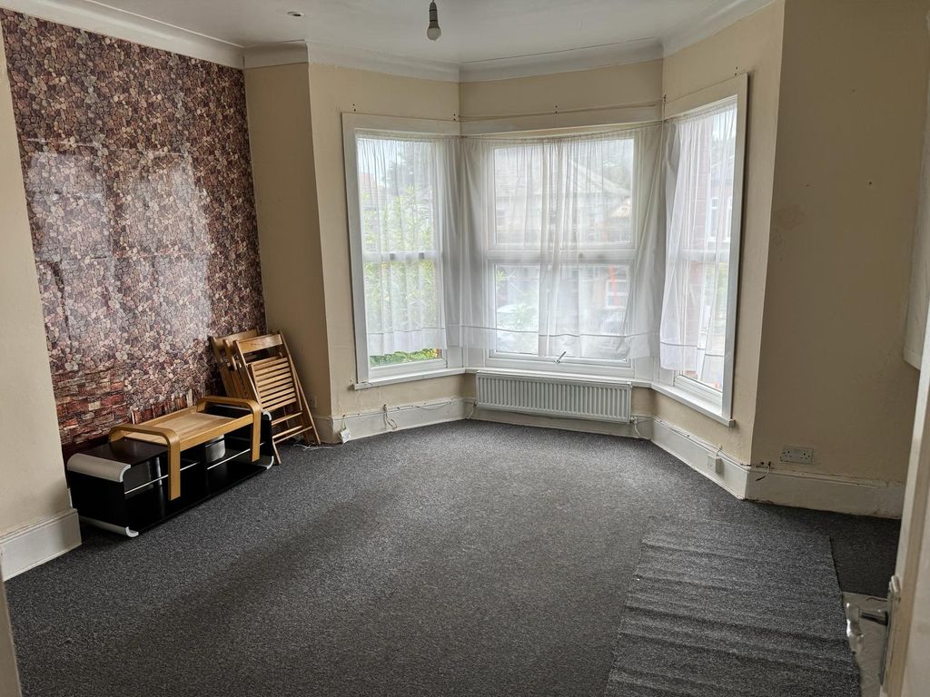 Property photo 1 of 4