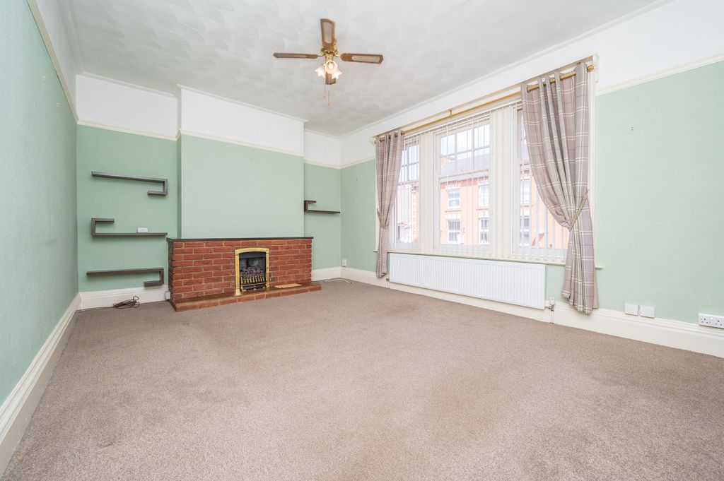 Property photo 3 of 7 Living Room