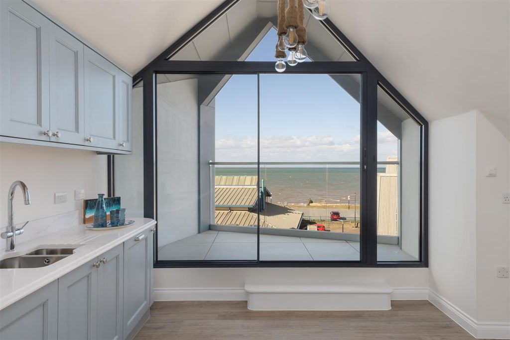 Property photo 3 of 34 Beach Walk, Whitstable