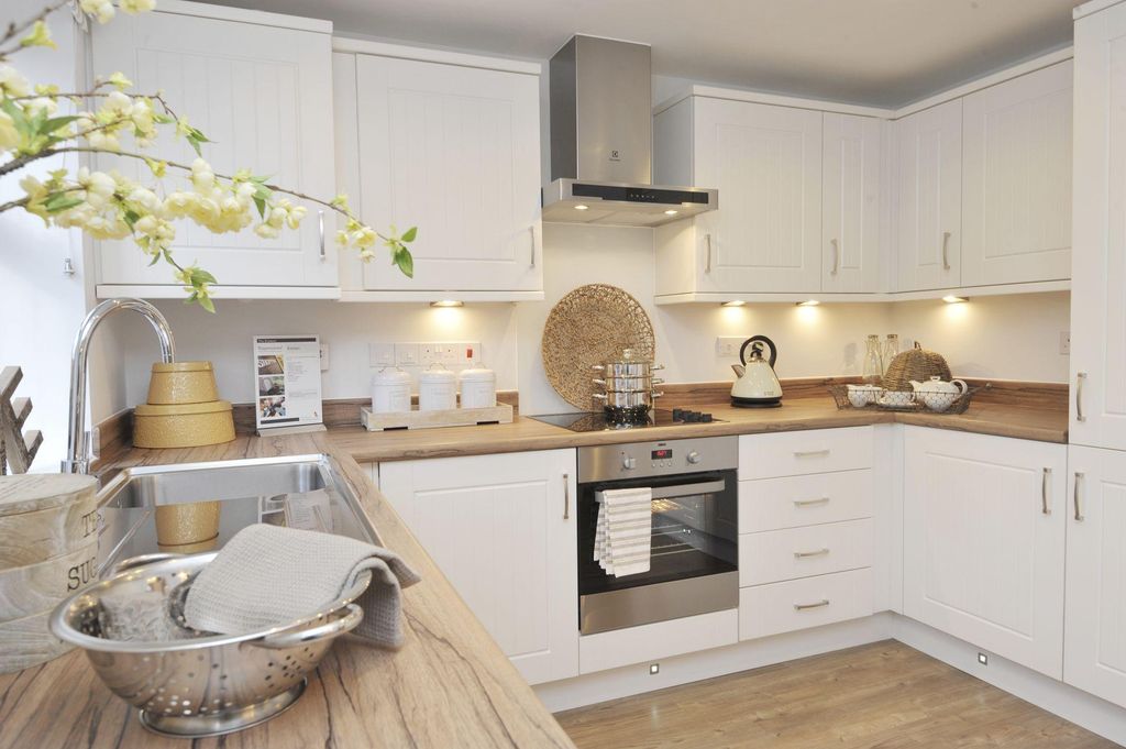 Property photo 2 of 7 Kennett Kitchen