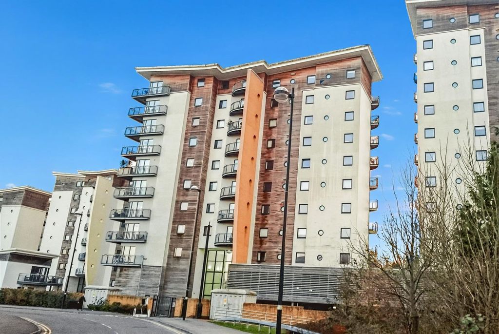 Property photo 1 of 25 Victoria Wharf