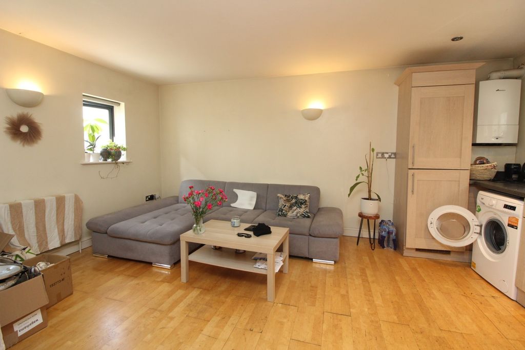 Property photo 2 of 7