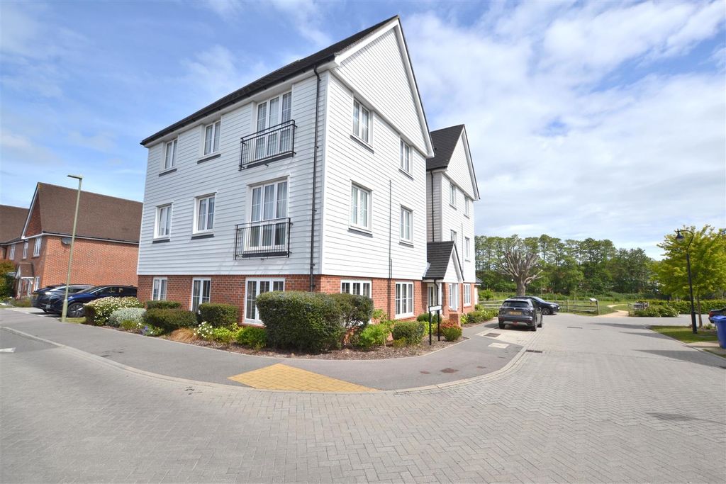 Additional image 13 of 2 bed flat for saleMulberry Walk, Edenbrook, Fleet GU51