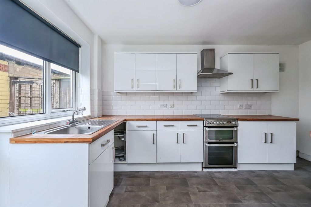 Property photo 3 of 15 Kitchen