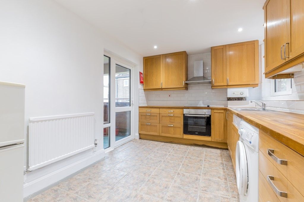 Property photo 1 of 8 Kitchen (Main)