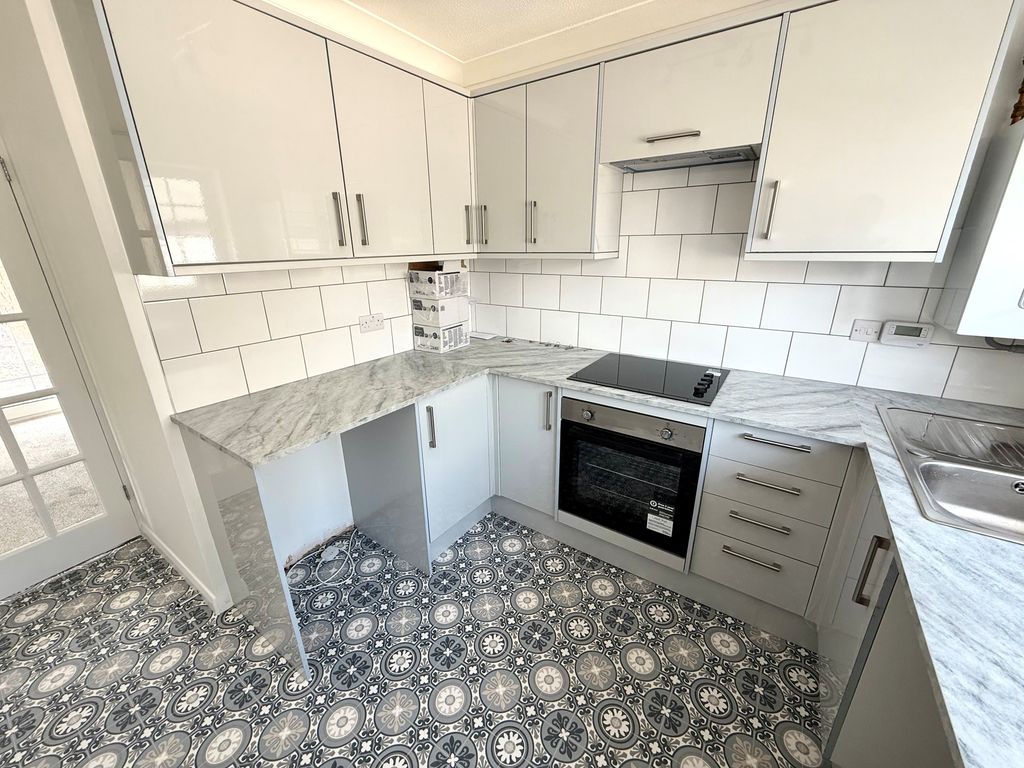Property photo 2 of 10 9 S F New Kitchen 1