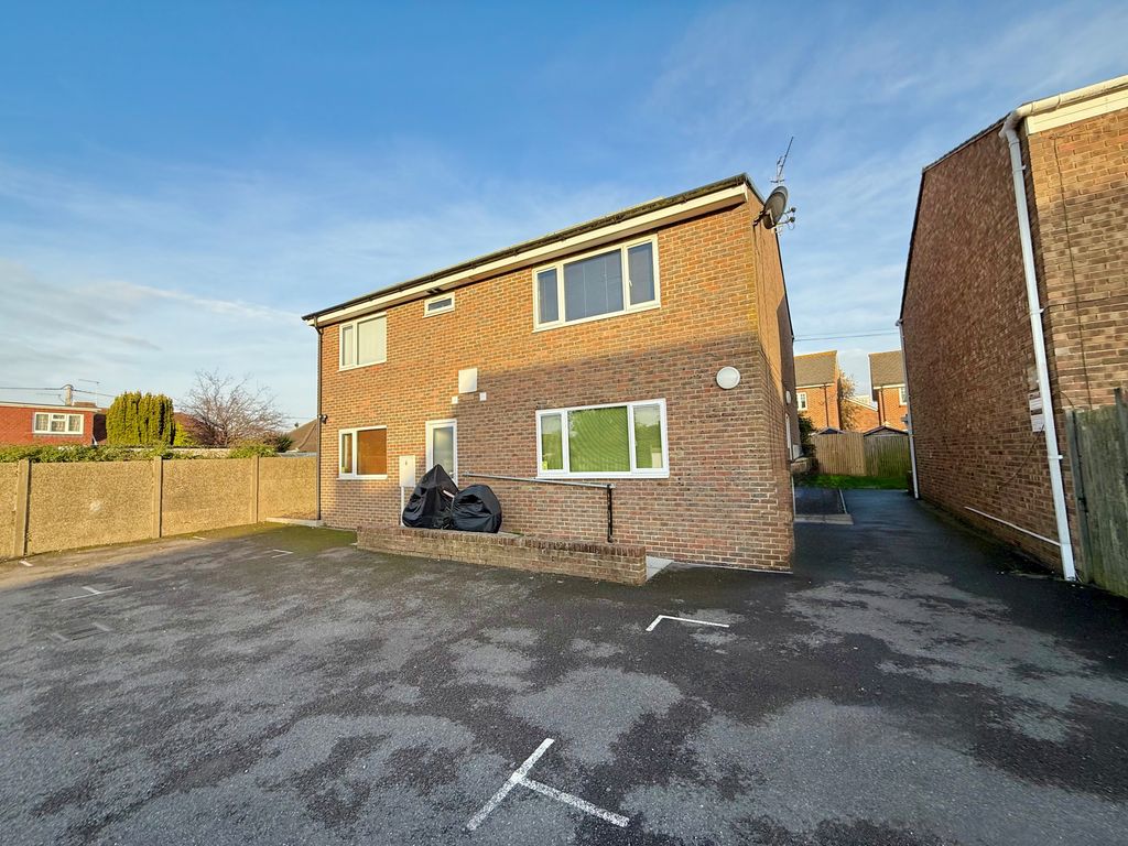 Property photo 1 of 7 2 Northend Lodge Front