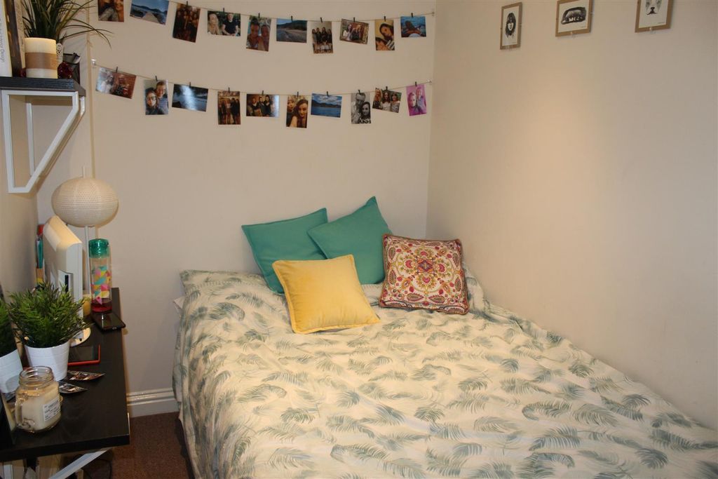 Property photo 2 of 22 Bedroom 1