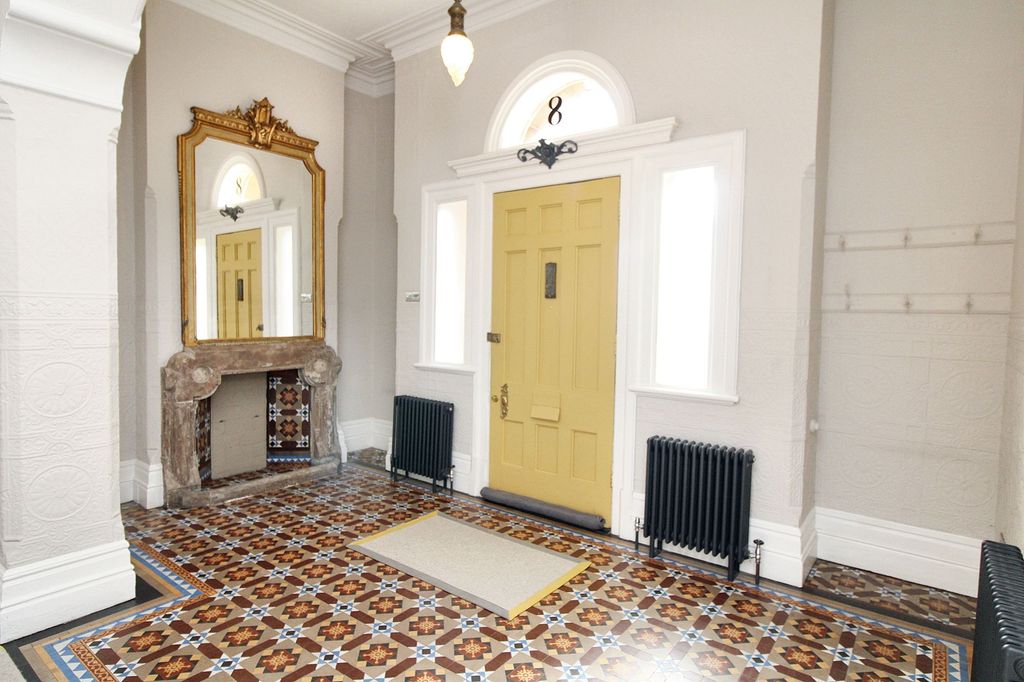 Property photo 3 of 42