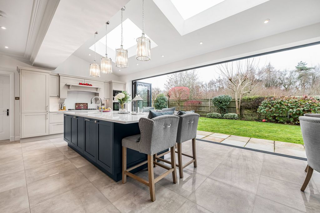 Additional image 4 of 5 bed detached house for saleHine Close, Coulsdon CR5