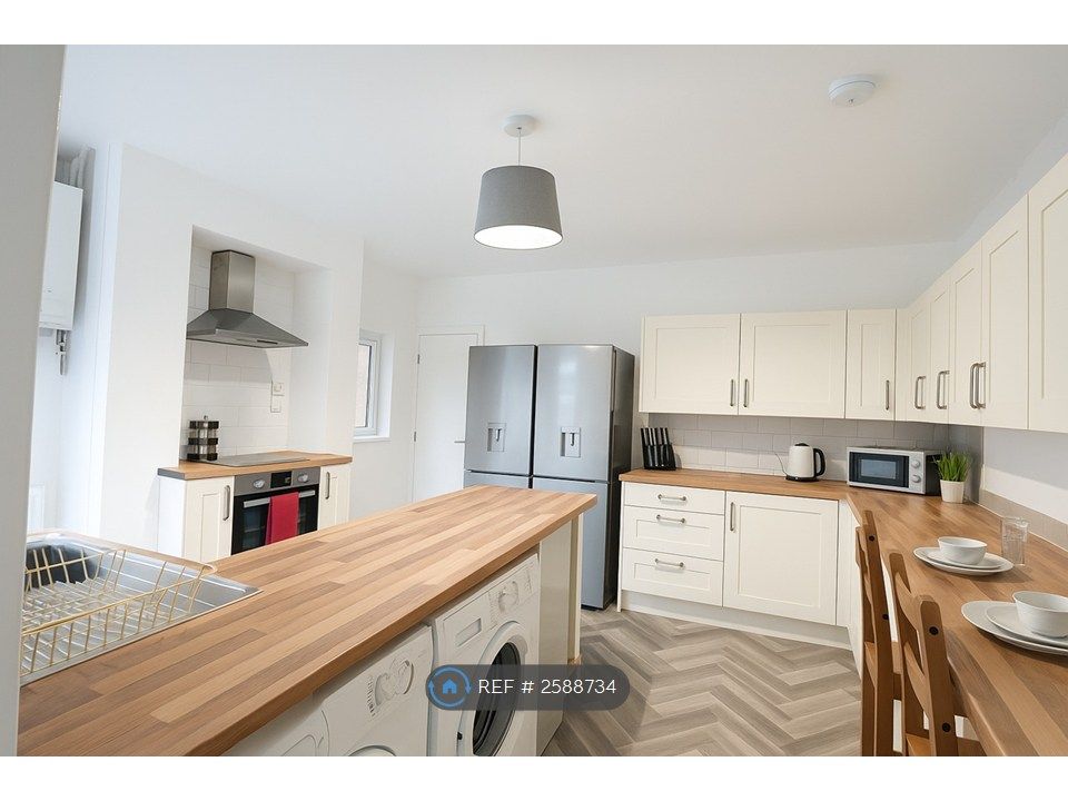 Property photo 3 of 5 Shared Kitchen