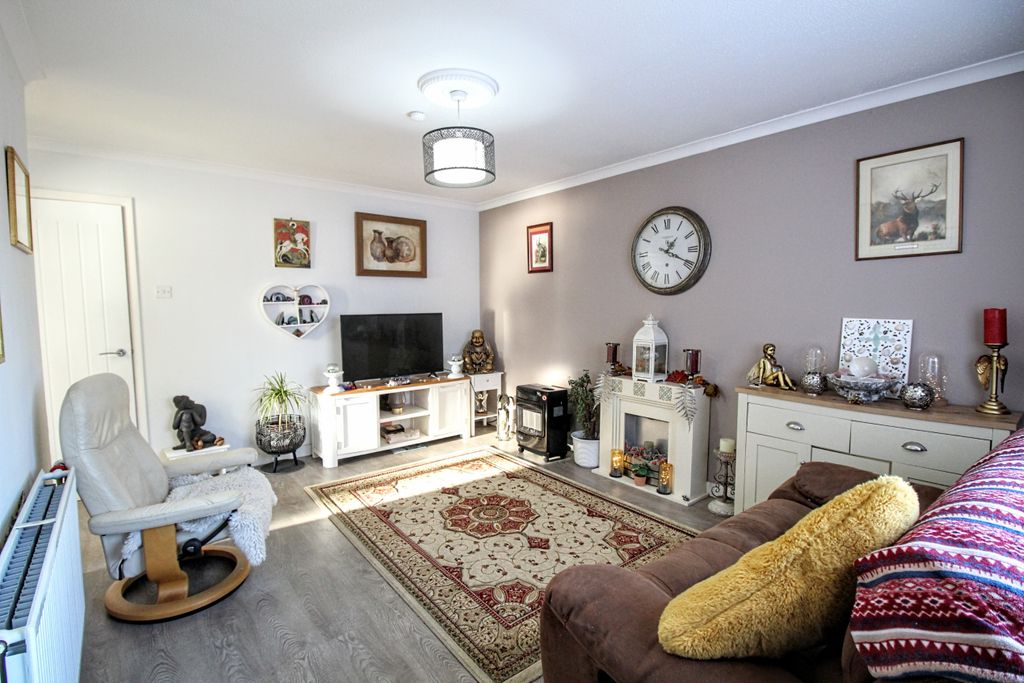 Property photo 3 of 14 Lounge