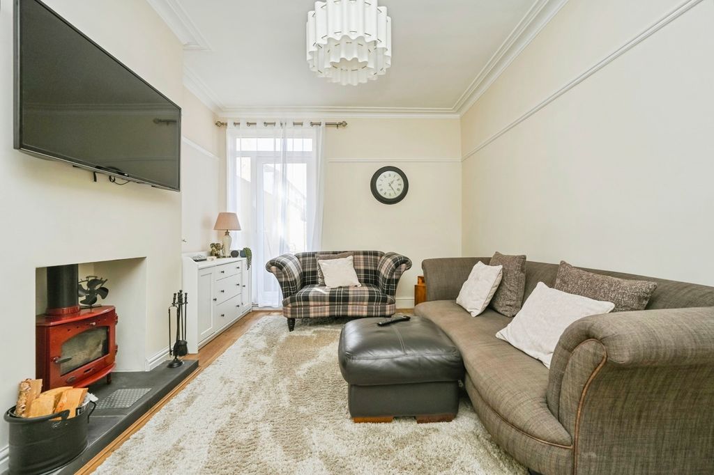 Property photo 2 of 17 Pbox-Img.Jpg