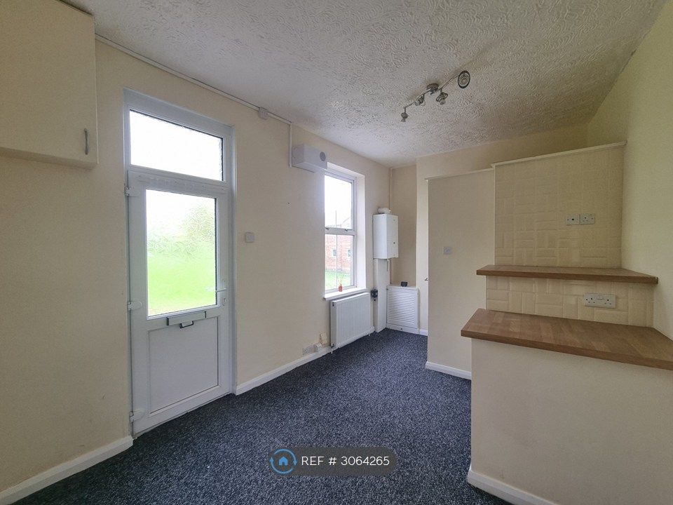 Property photo 1 of 7 Living Room