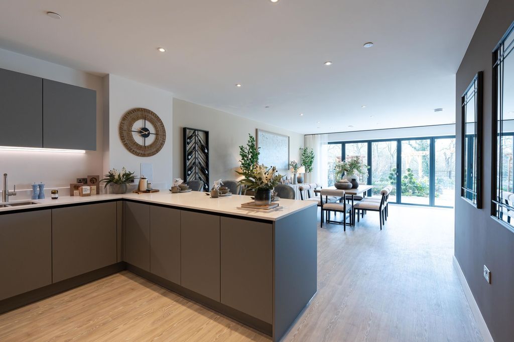 Property photo 2 of 32