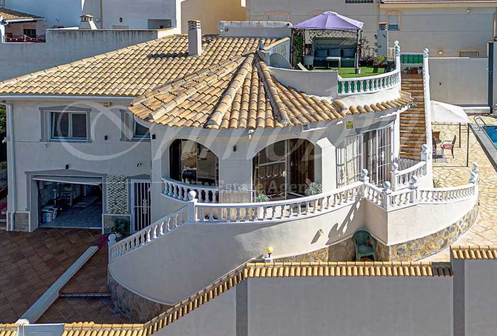 Property photo 1 of 49