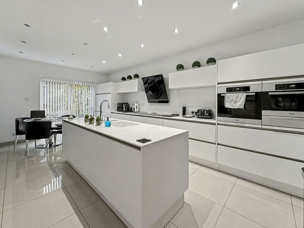 Property photo 3 of 35