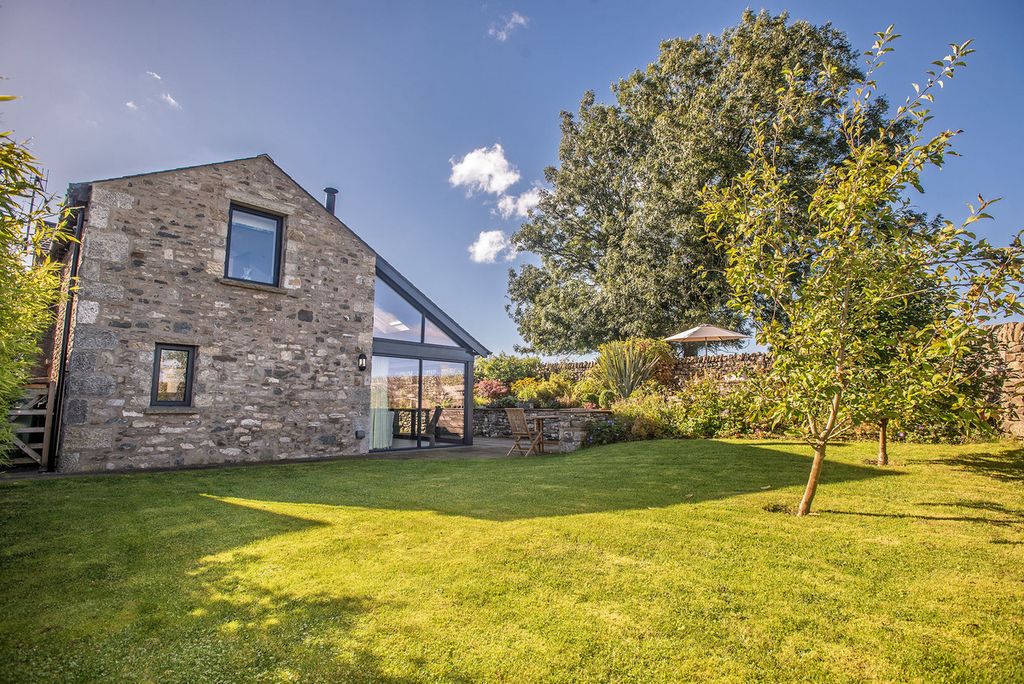 Property photo 2 of 36