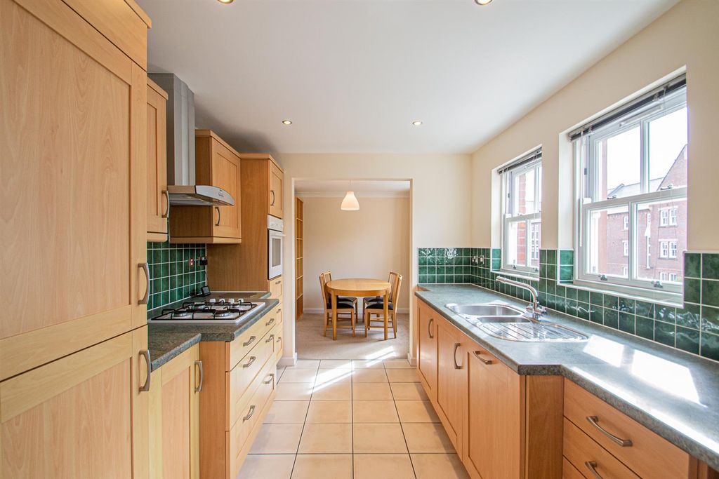Property photo 3 of 12 Kitchen
