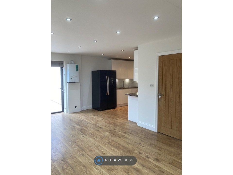 Property photo 3 of 11 Kitchen Area
