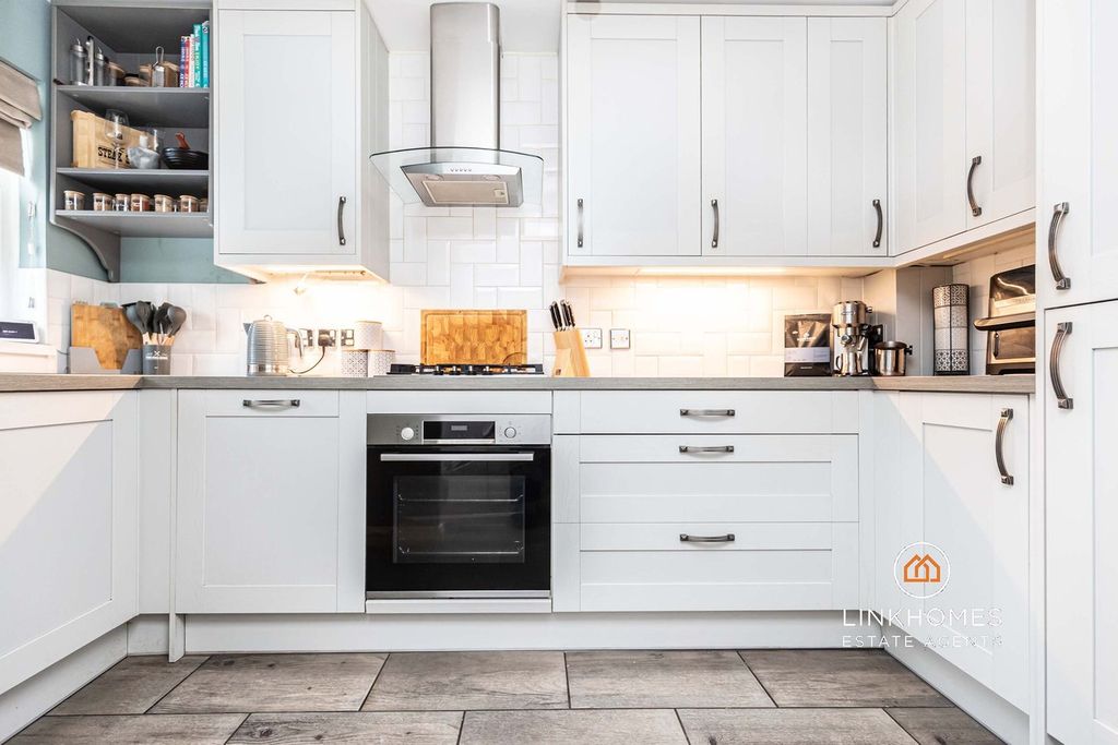 Property photo 2 of 23