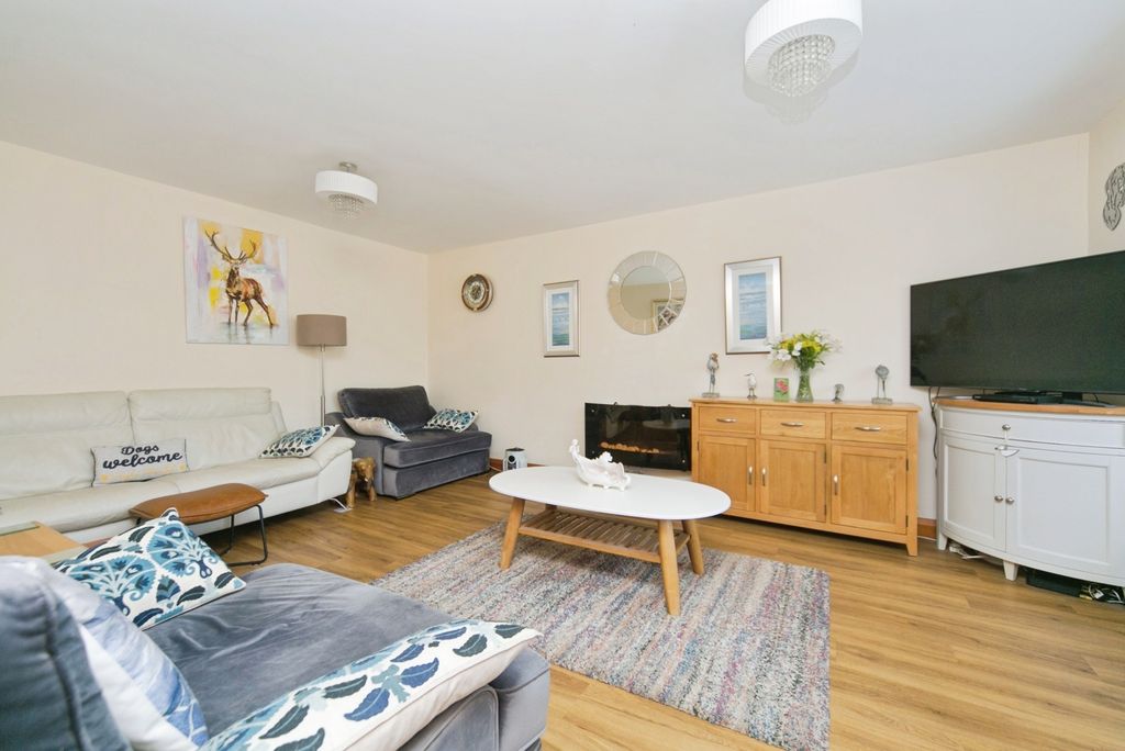 Property photo 3 of 18 Pbox-Img.Jpg