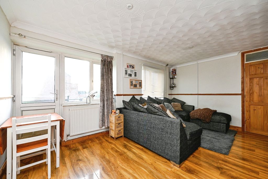 Property photo 3 of 20