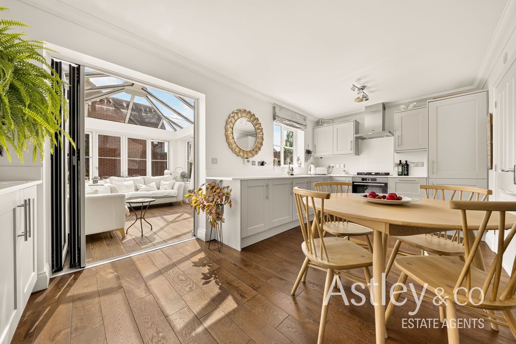 Property photo 2 of 16 Kitchen