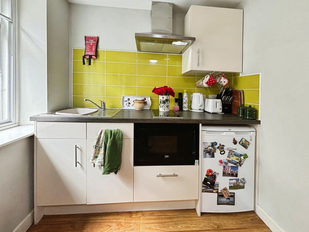 Property photo 3 of 14 Kitchen Area