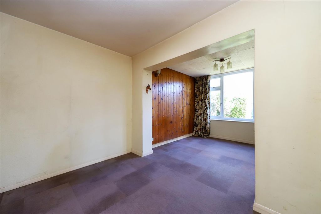 Property photo 3 of 10 Dining Room