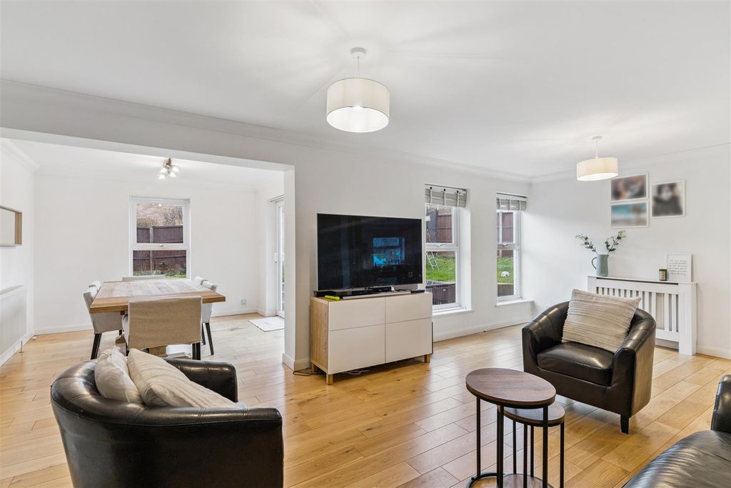 Property photo 2 of 18 Sitting/Dining Room