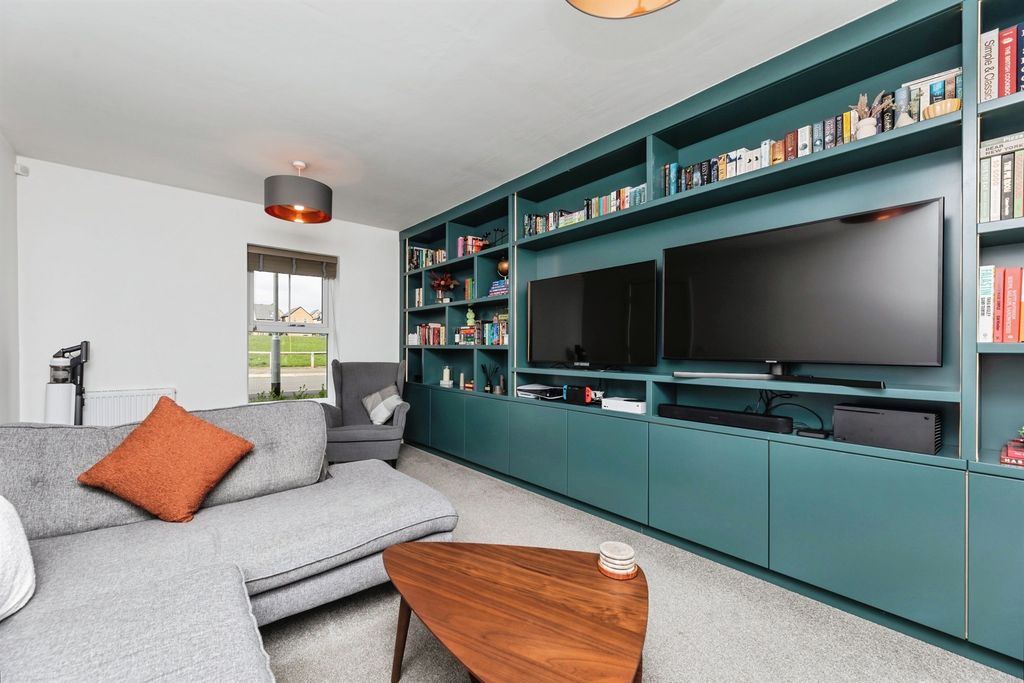 Property photo 3 of 13