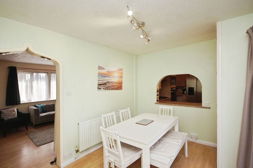 Property photo 3 of 19 Photo