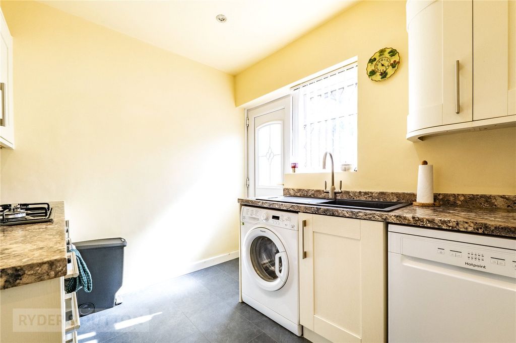 Property photo 3 of 23 Kitchen