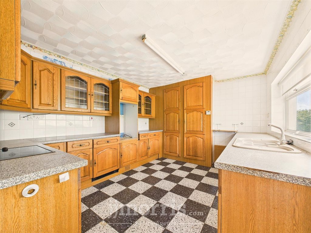Property photo 3 of 23 Kitchen