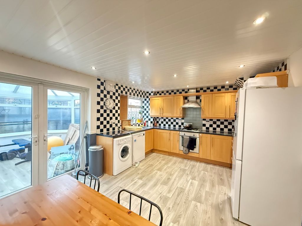 Property photo 2 of 8 Picture No. 16