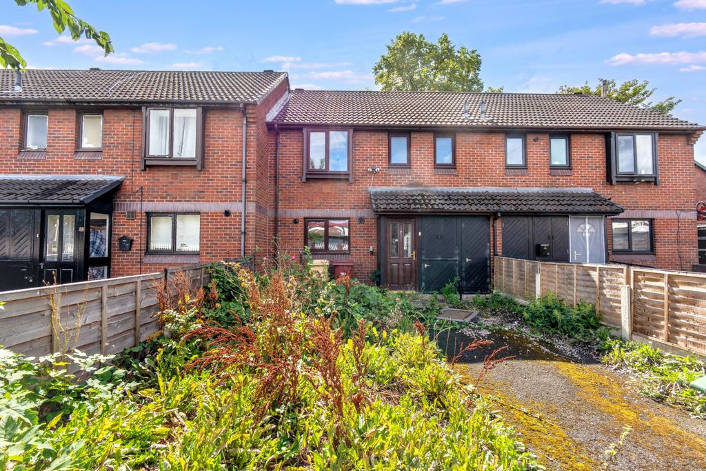 Property photo 1 of 18 11 St Peters Terrace, Farnworth, Bolton, Greater Manchester, Bl4 9Az